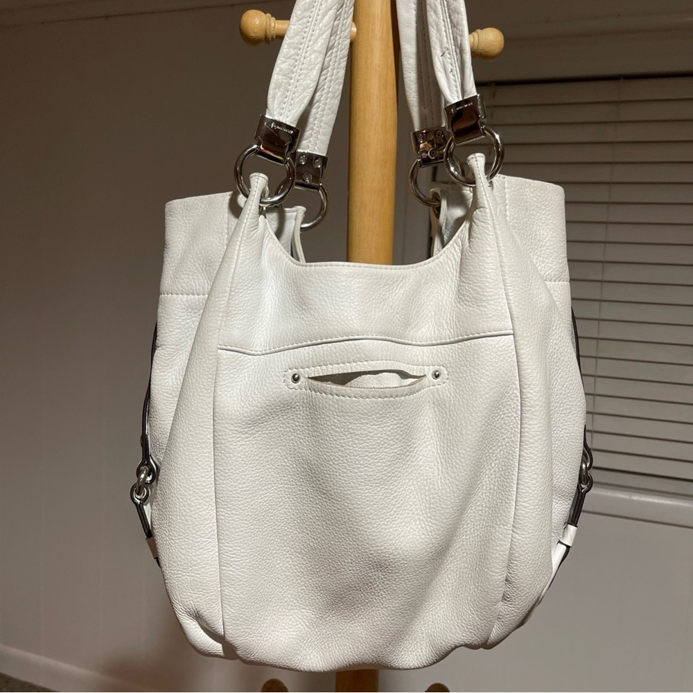 B.Makowsky white leather 2 handle purse leopard lining inside pocketsfrontzipper